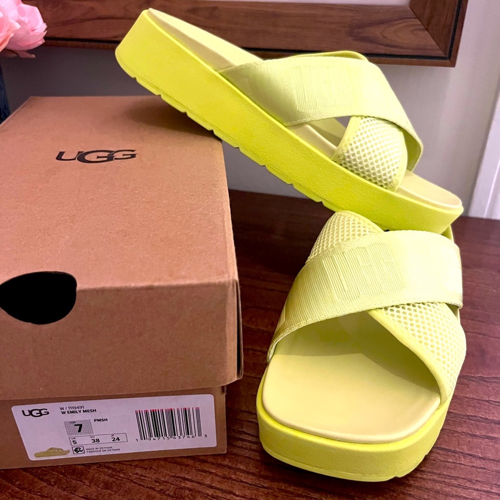 UGG Emily Mesh Sandals Womens 7 (Neon Yellow Green)